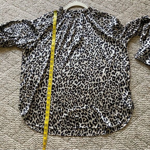 5/$15 Nice LOFT Petite Light Tan & Black Animal Print LS Top LP - Picture 8 of 9